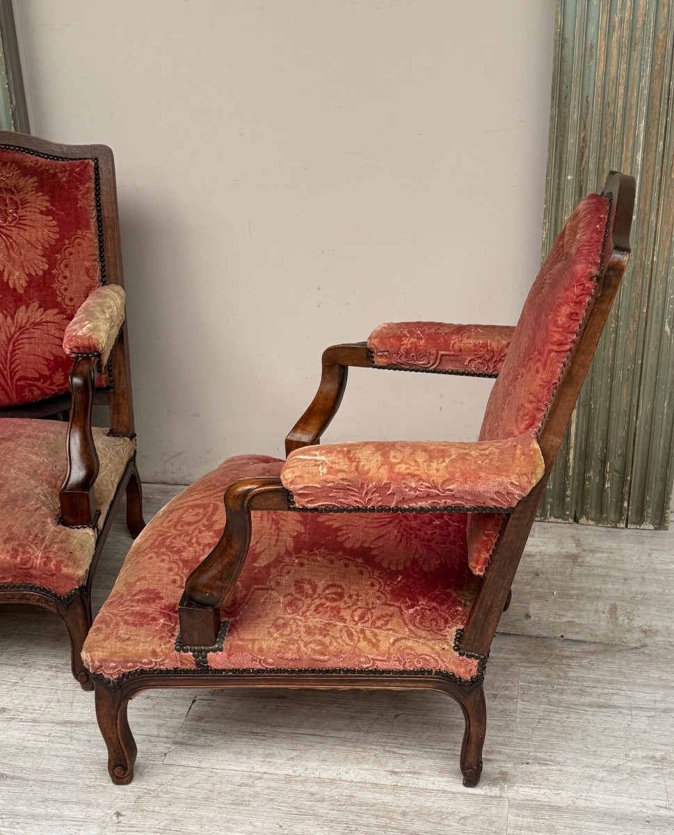 Paire de bergères en noyer Louis XV -photo-2