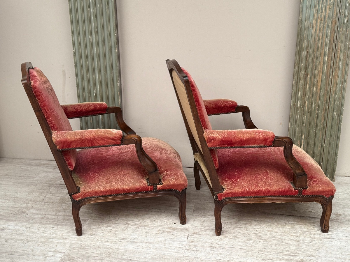 Paire de bergères en noyer Louis XV -photo-1