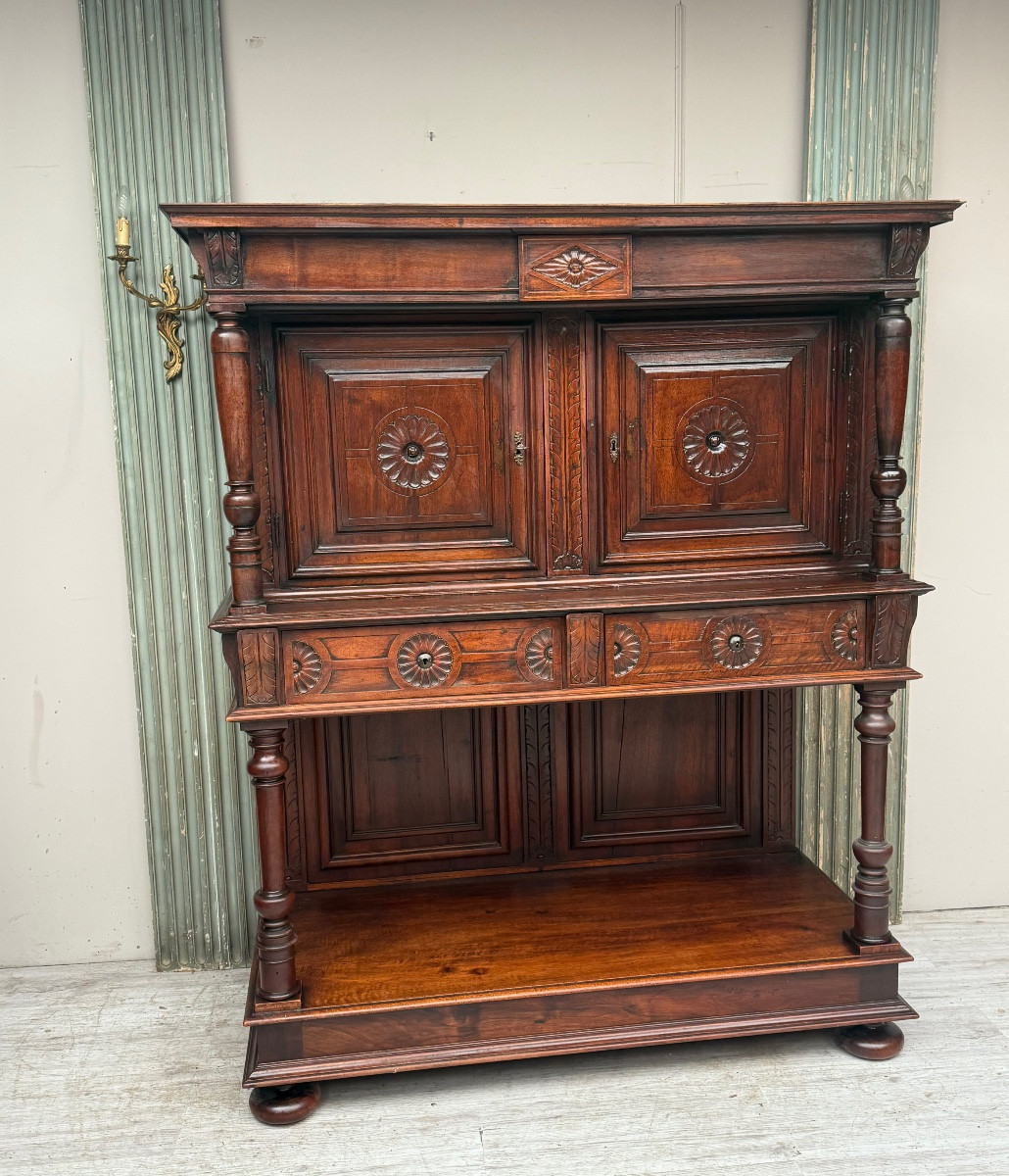crédence en noyer d’époque XVII éme 