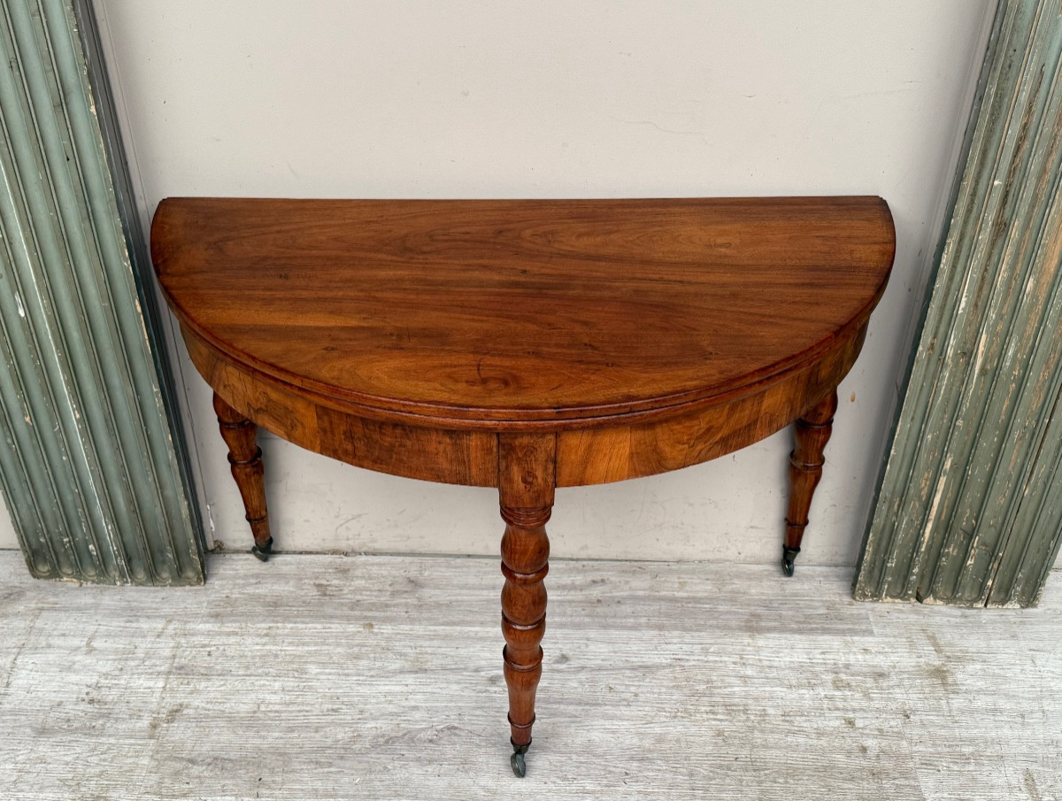 table demi lune en noyer d’époque XIX éme