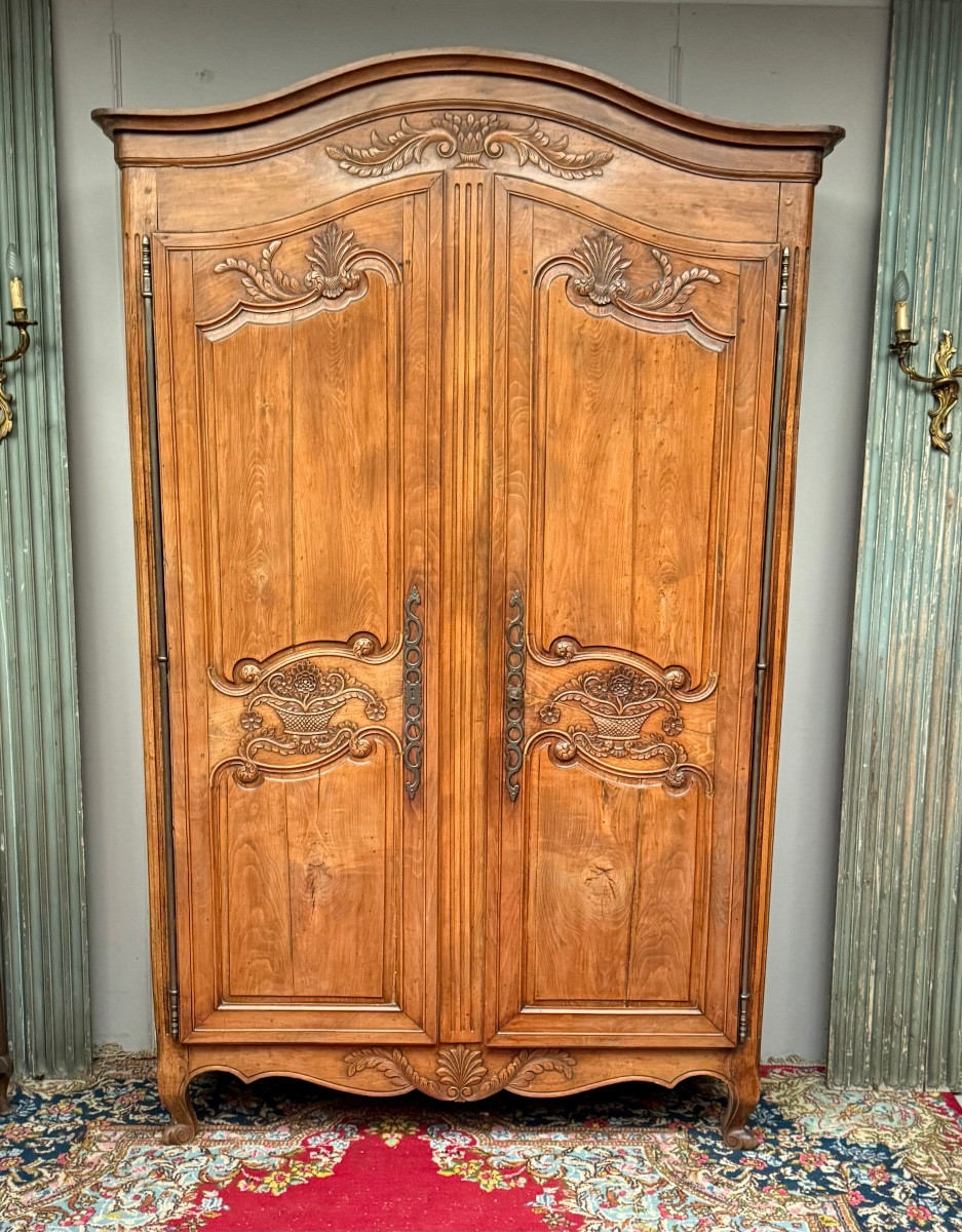 armoire louis XV en noyer 