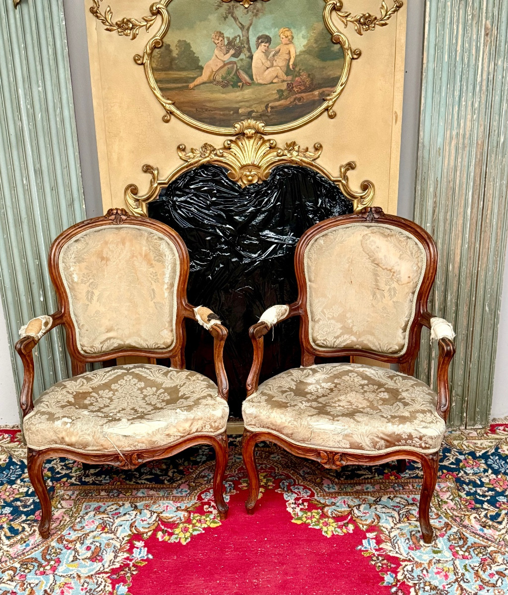 Paire de fauteuils en noyer d’époque Louis XV -photo-2