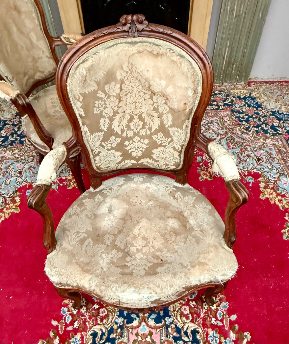 Paire de fauteuils en noyer d’époque Louis XV -photo-3