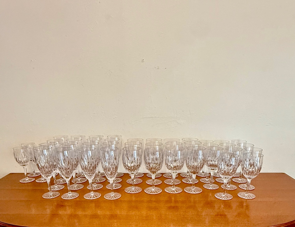 Suite de 43 verres en cristal de la cristallerie royale de Bayel