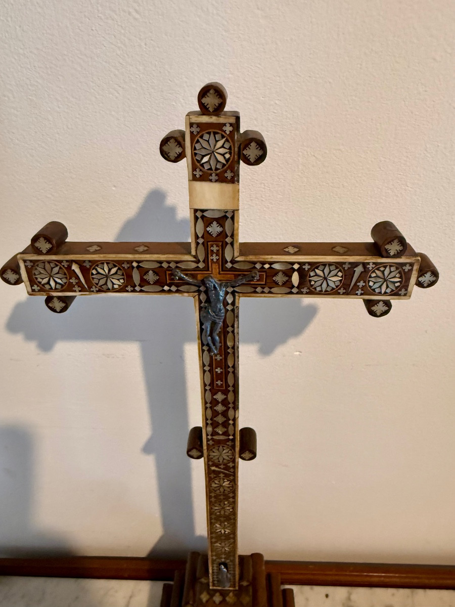 Crucifix In Olive Wood Inlaid With Mother-of-pearl-photo-2