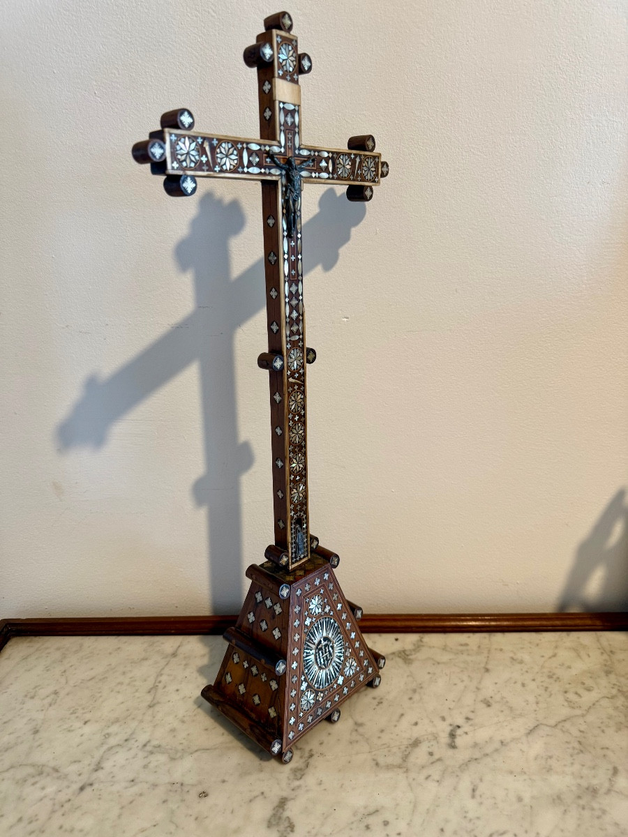 Crucifix In Olive Wood Inlaid With Mother-of-pearl-photo-8