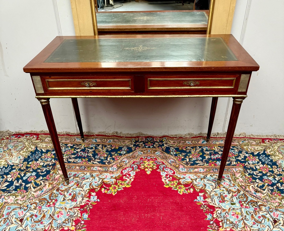 Bureau de style Louis XVI en acajou 