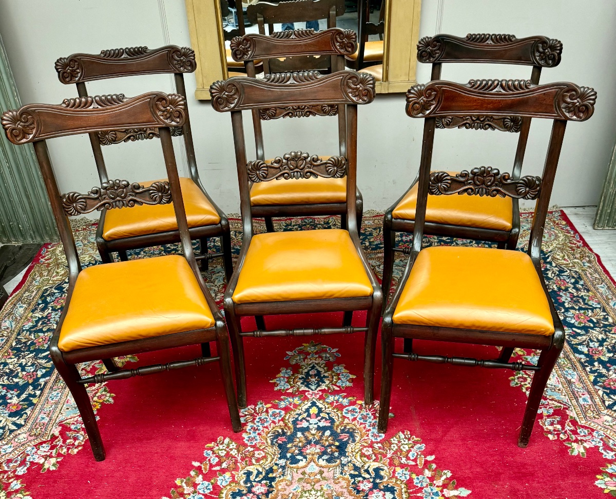 Suite de six chaises en acajou de style anglais 