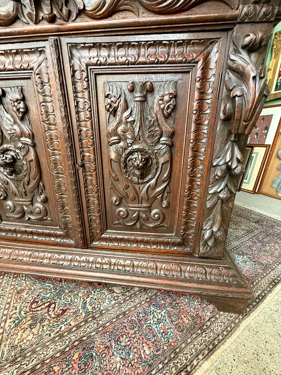 Two-section Renaissance-style Display Cabinet And Bookcase -photo-4
