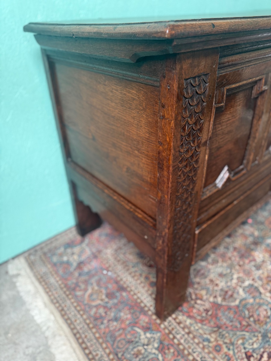 Solid Oak Chest, 18th Century -photo-5
