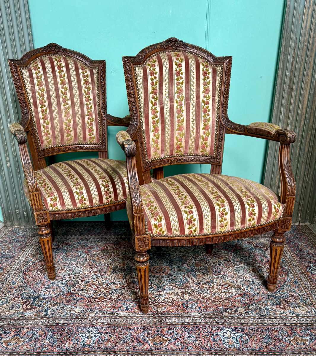 Paire de fauteuils de style Louis XVI d’époque 19 ème 
