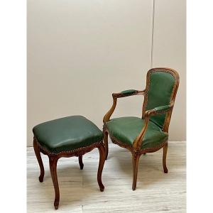 fauteuil cabriolet et un tabouret de style  louis XV 