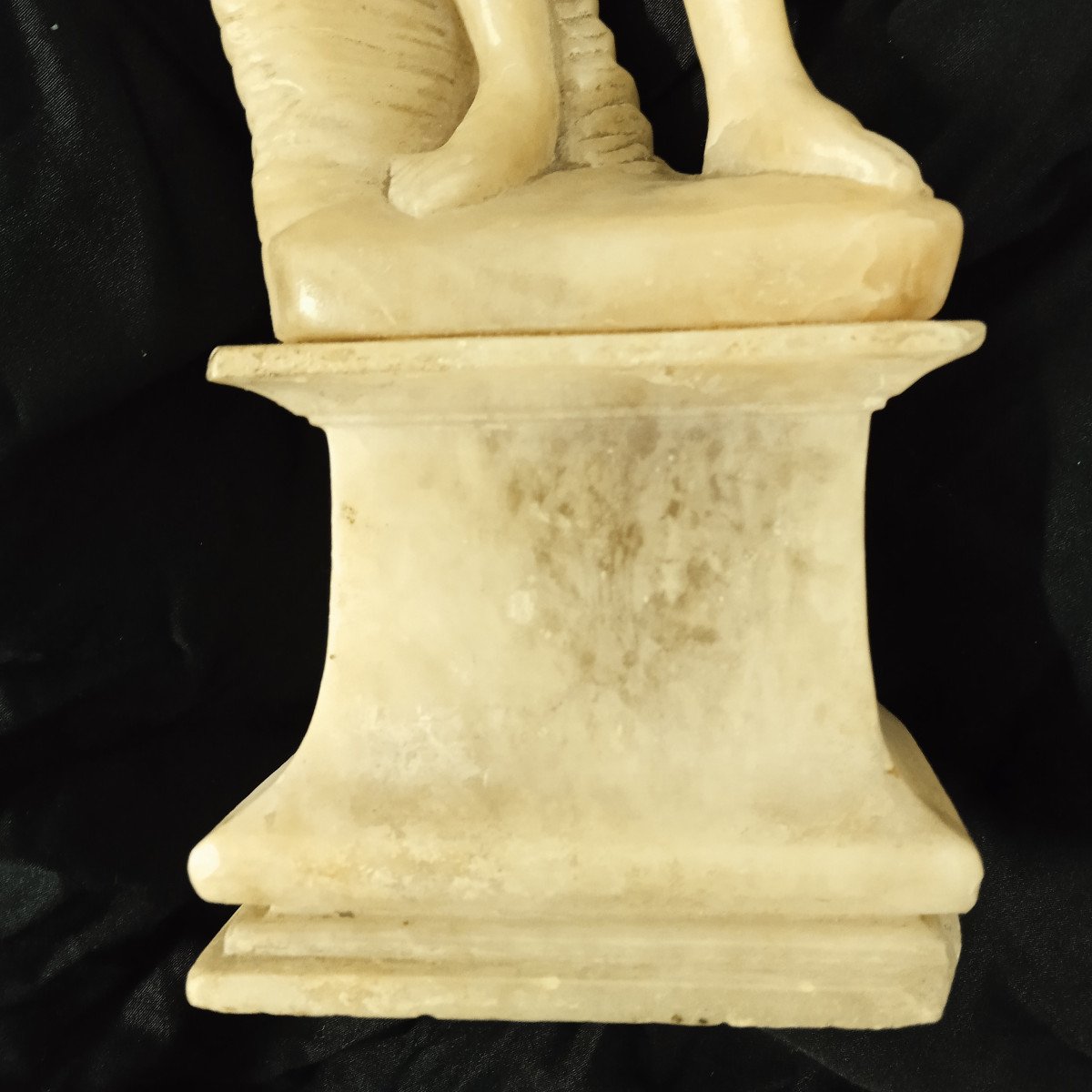 Sculptured Alabaster XVII Period "winter" Italian Work-photo-6