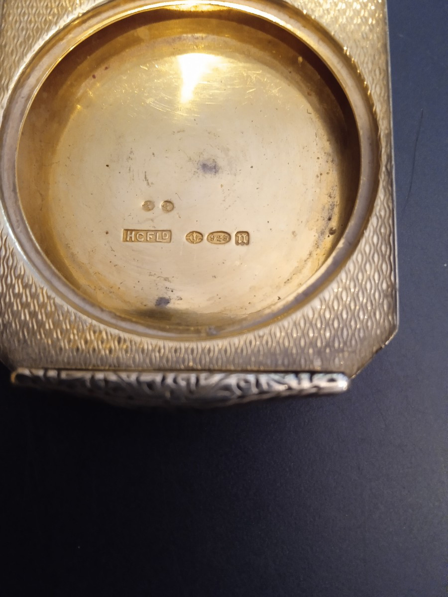 English Silver Powder Compact Decorated With The Emblems Of The Royal Air Force-photo-1