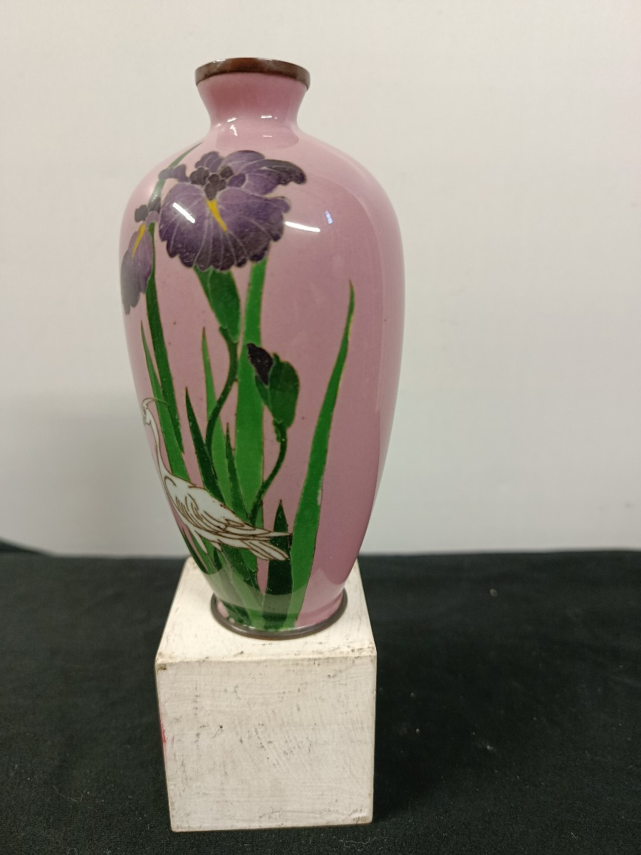 Small Japanese Cloisonné Vase, Meiji Era, 19th-20th Century, On An Old Rose Background-photo-1