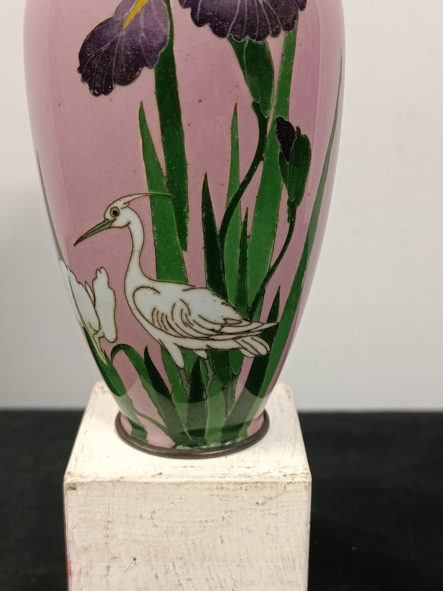 Small Japanese Cloisonné Vase, Meiji Era, 19th-20th Century, On An Old Rose Background-photo-2