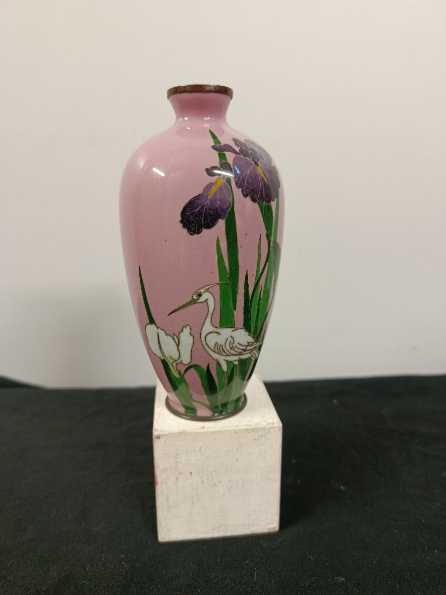 Small Japanese Cloisonné Vase, Meiji Era, 19th-20th Century, On An Old Rose Background