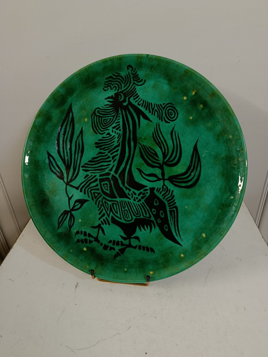Jean Lurçat  ( 1888  1960  ) plat rond décor coq noir sur fond vert