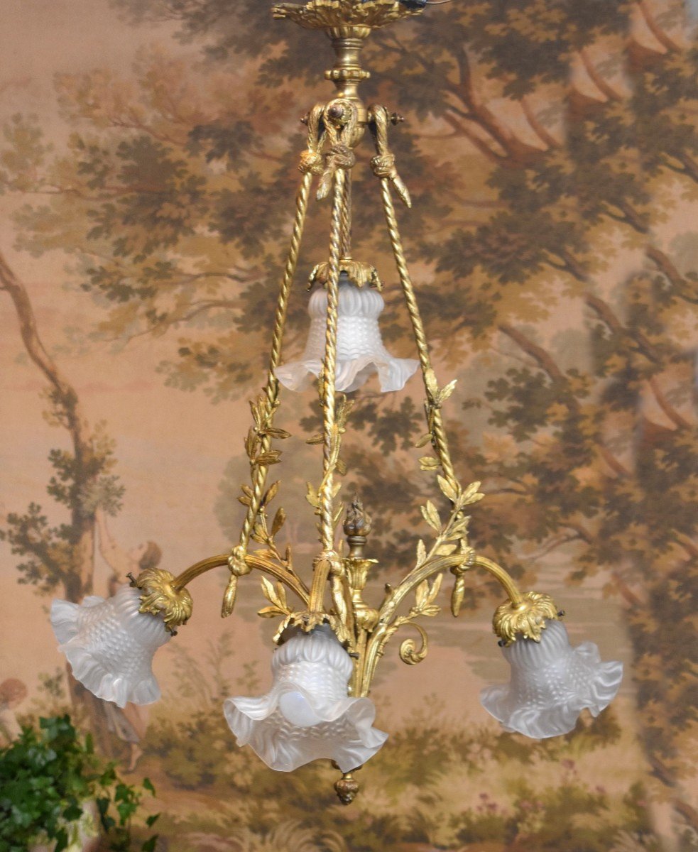 Lustre En Bronze Dor&eacute; Eclairant &agrave; Quatre Feux, D&eacute;cor De Laurier Et Cordelettes, Epoque XIX &egrave;me