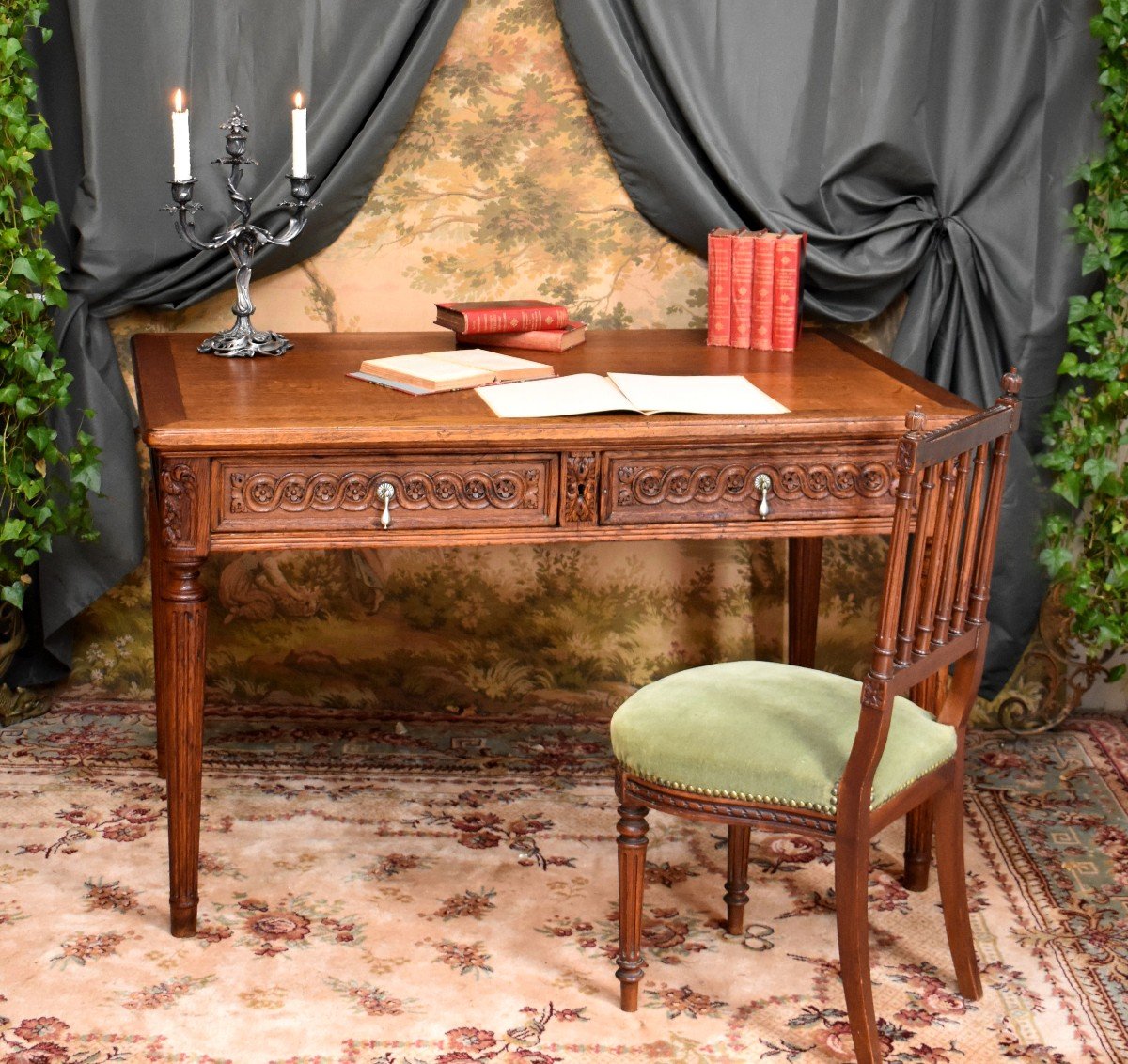 Bureau De Milieu En Ch&ecirc;ne Sculpt&eacute; de Style Louis XVI, Table &agrave; Ecrire, Epoque XIX &egrave;me