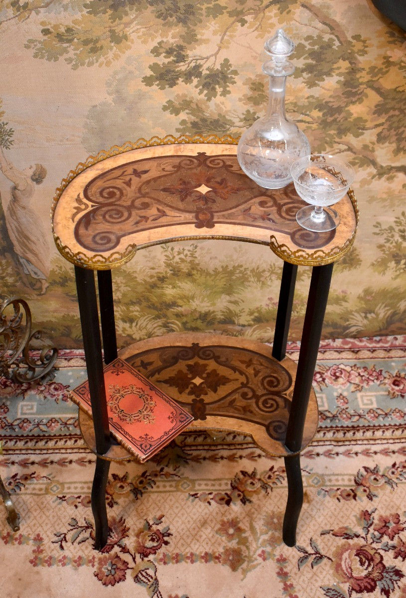 Sellette de Forme rognon en bois noirci et marqueterie, époque Napoléon III