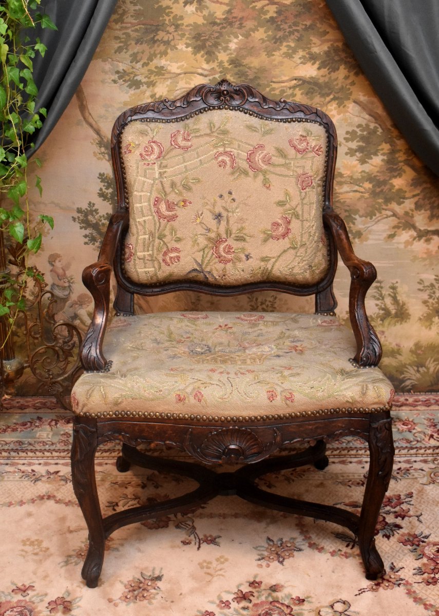 Fauteuil d&#039; Epoque R&eacute;gence , Tapisserie Aux Petits Points, D&eacute;but XVIII&egrave;me-photo-2