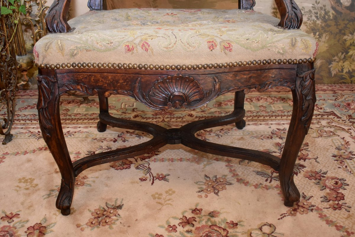Fauteuil d&#039; Epoque R&eacute;gence , Tapisserie Aux Petits Points, D&eacute;but XVIII&egrave;me-photo-2