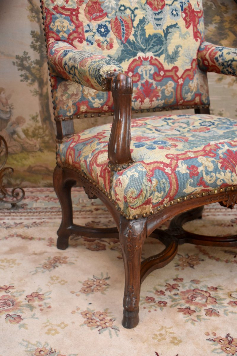 Fauteuil  à Haut Dossier d'Epoque Régence , Epoque XVIIIème, Tapisserie aux Petits Points-photo-1