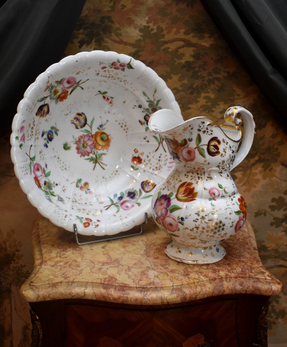 Aiguière et Bassin de Toilette en Porcelaine de Paris, Epoque Louis Philippe, Décor Peint Main