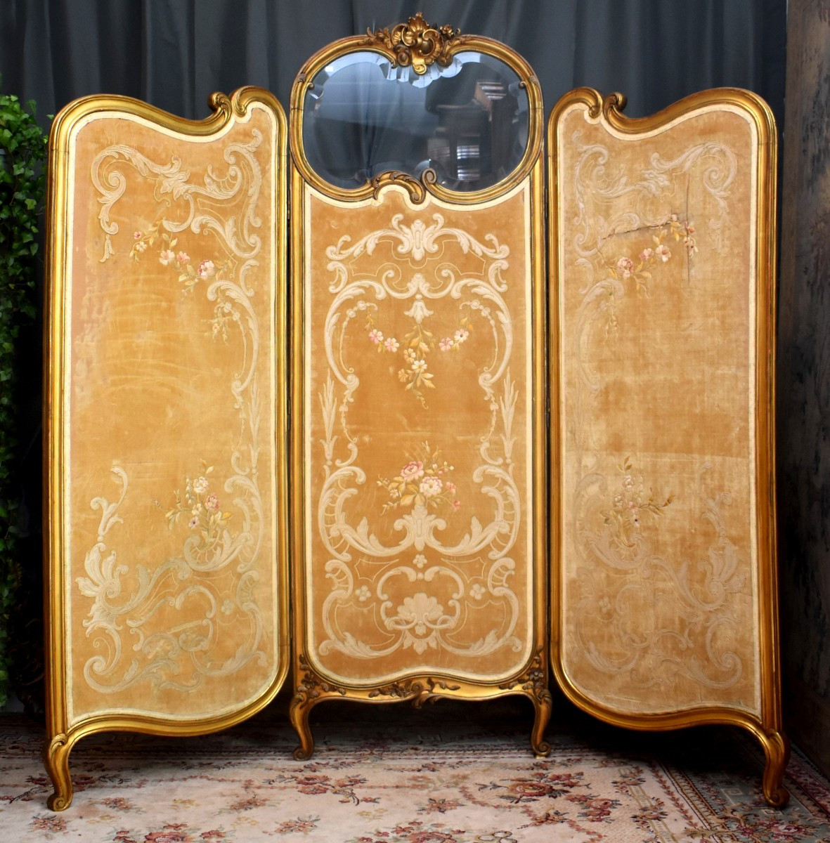 Important Paravent en Bois Dor&eacute; de Style Louis XV, Epoque Napoleon III, Tissu Velours Brod&eacute;, XIX&egrave;me