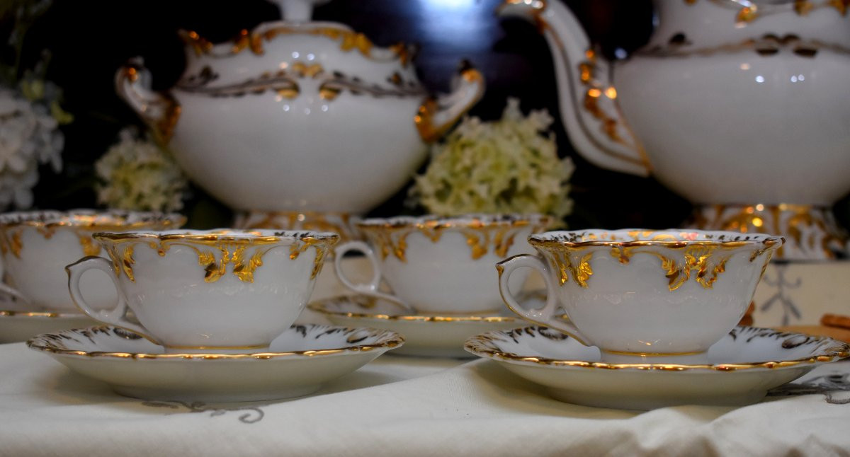 Service à café en Porcelaine Blanche et Or, Style Rocaille, Epoque Louis Philippe, Huit tasses-photo-2