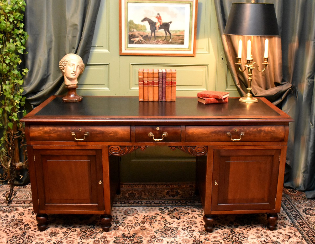 Bureau Anglais à Caissons, Bureau Plat, Acajou et Bois Naturel, Dessus Cuir, Milieu XXème