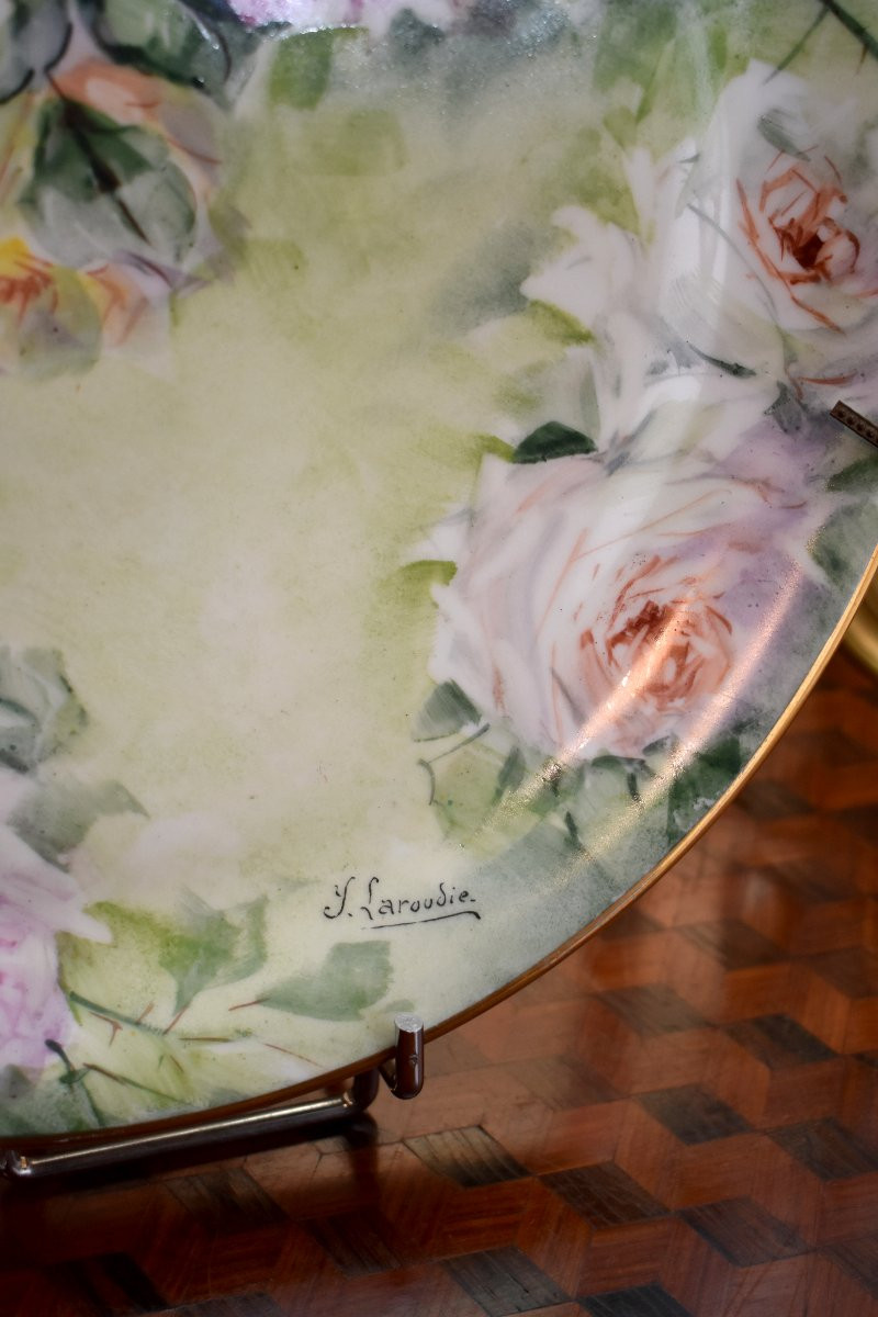 Plat Décoratif en Porcelaine de Limoges, décor de Roses Peint Main , Signé Laroudie, XXeme-photo-2