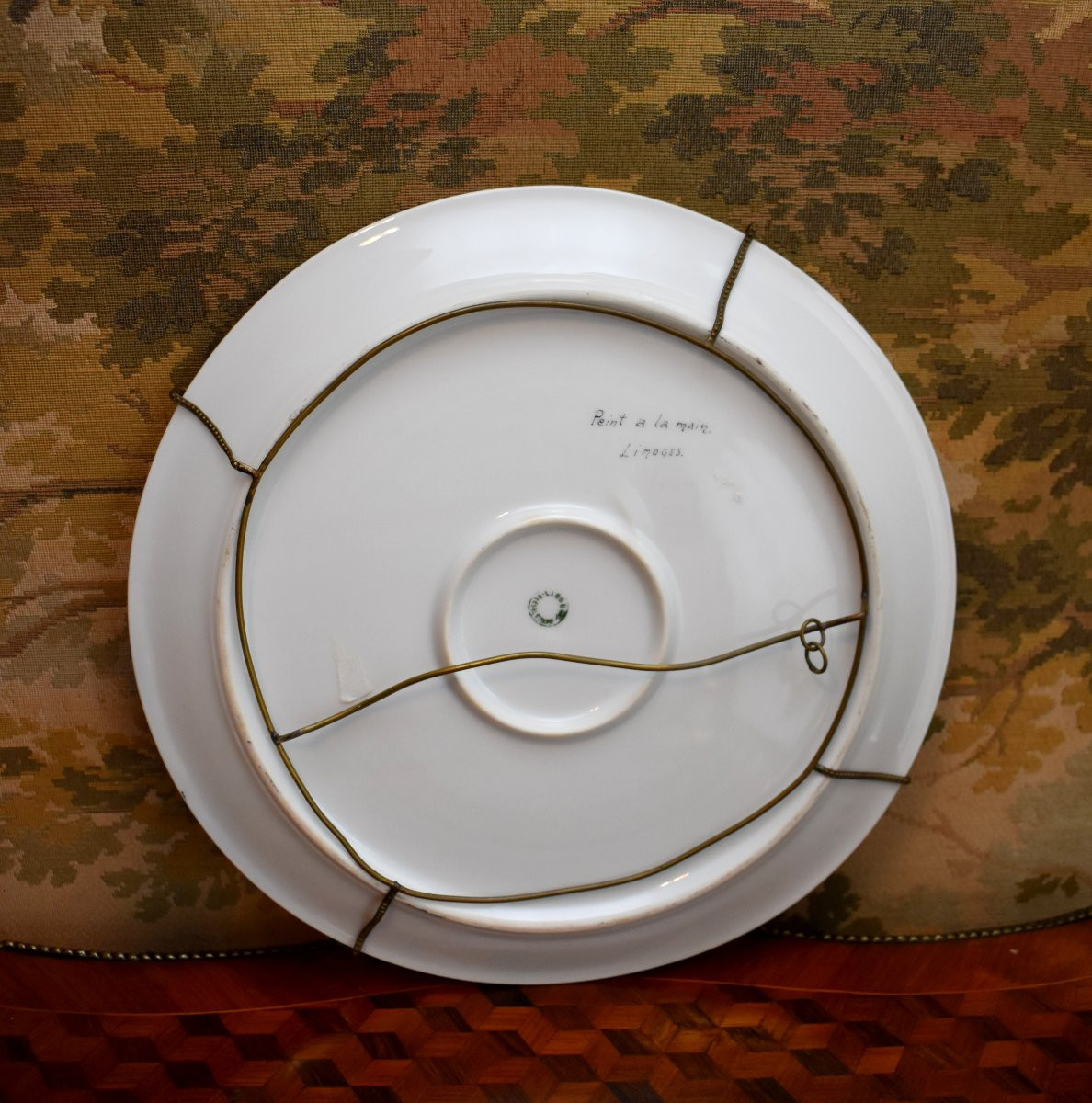 Plat Décoratif en Porcelaine de Limoges, décor de Roses Peint Main , Signé Laroudie, XXeme-photo-4