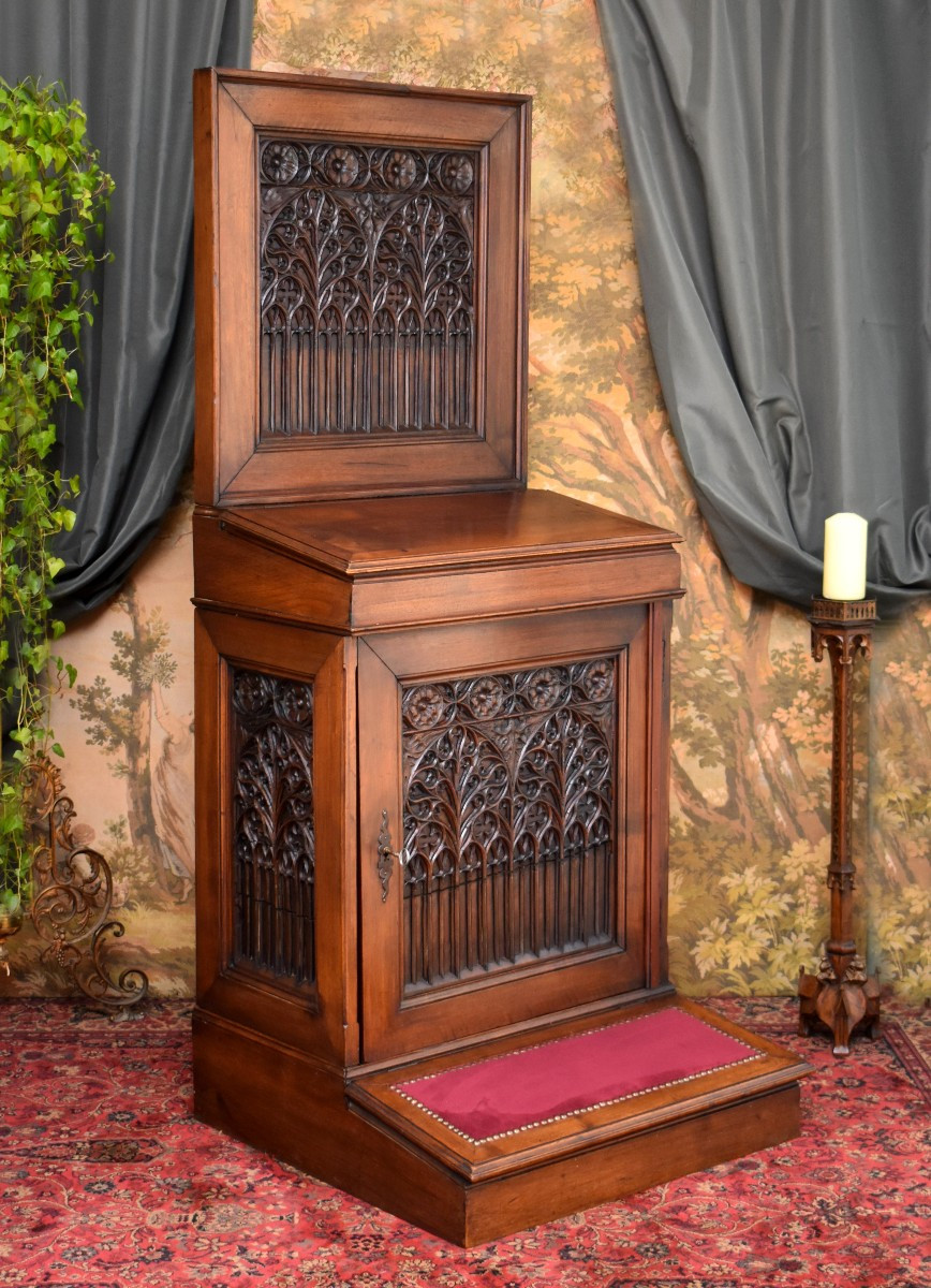 Grand Oratoire de Style Gothique, Prie Dieu, Noyer Sculpté, Epoque XIXème