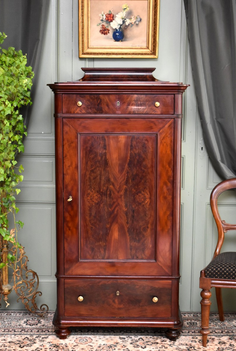 Bonnetière , Cabinet In Flamed Mahogany, Biedermeier, First Half 19th Century