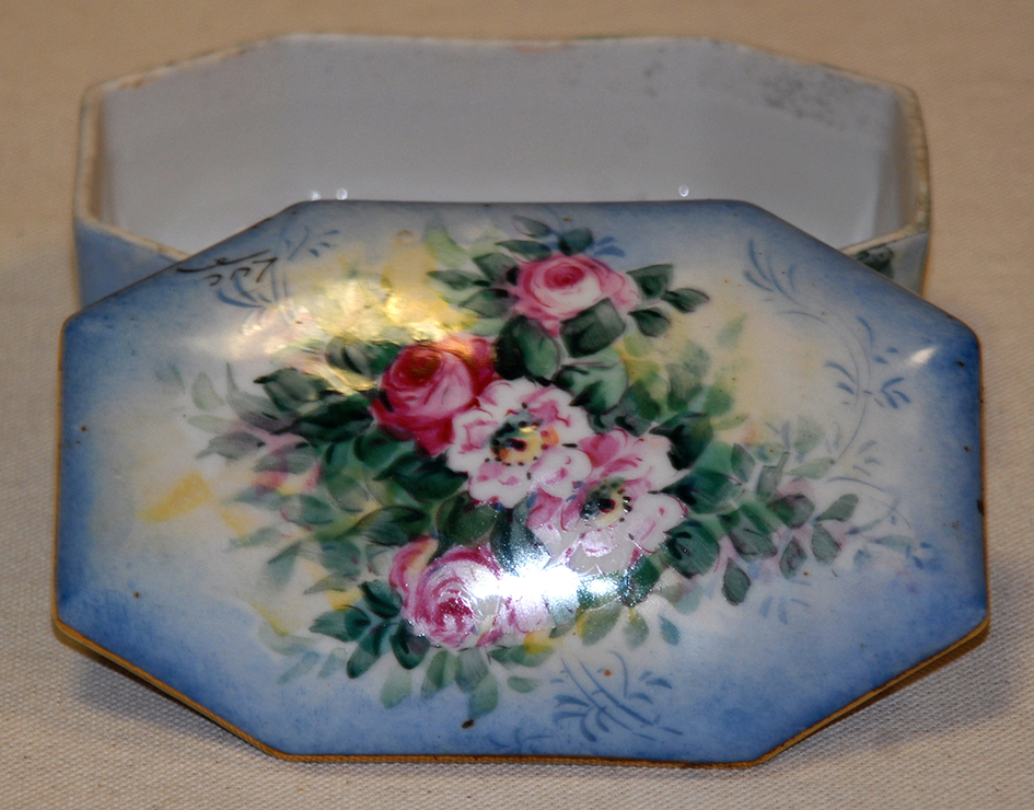 Limoges Porcelain Box, Entirely Painted Hand, Jewelry Box-photo-3