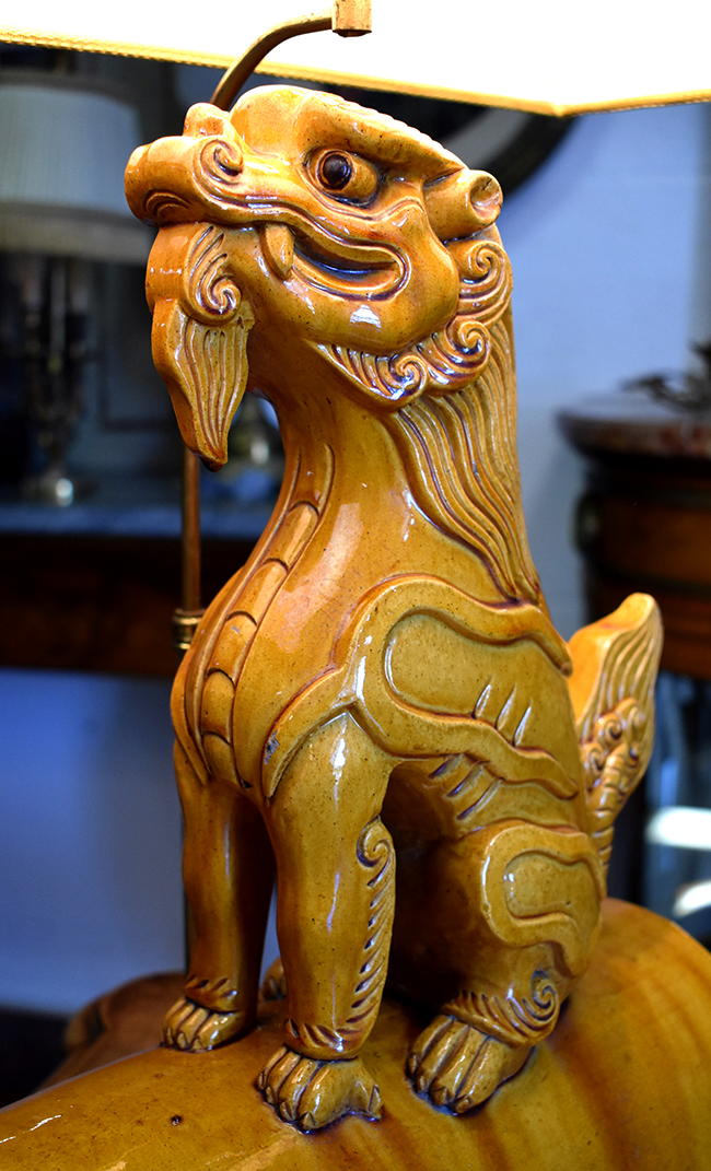 Chine, XIX&egrave;me, Lampe au Chien de F&ocirc;, Tuile Fa&icirc;ti&egrave;re En  Terre Cuite Emaill&eacute;e, Objet De Curiosit&eacute;