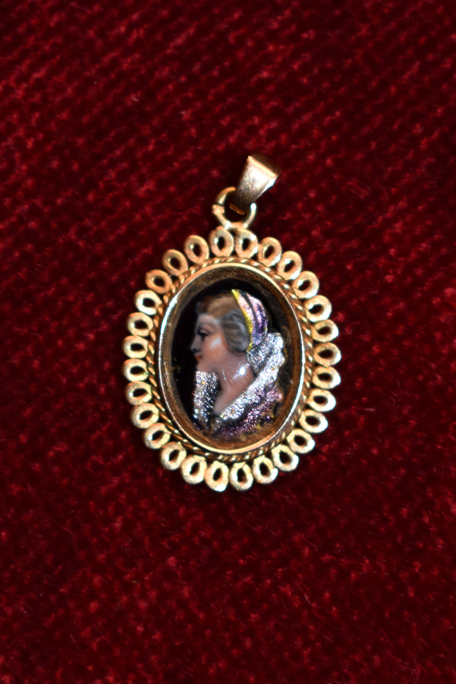 Gold Pendant And Limoges Email, Medallion, Decor Portrait Female-photo-2