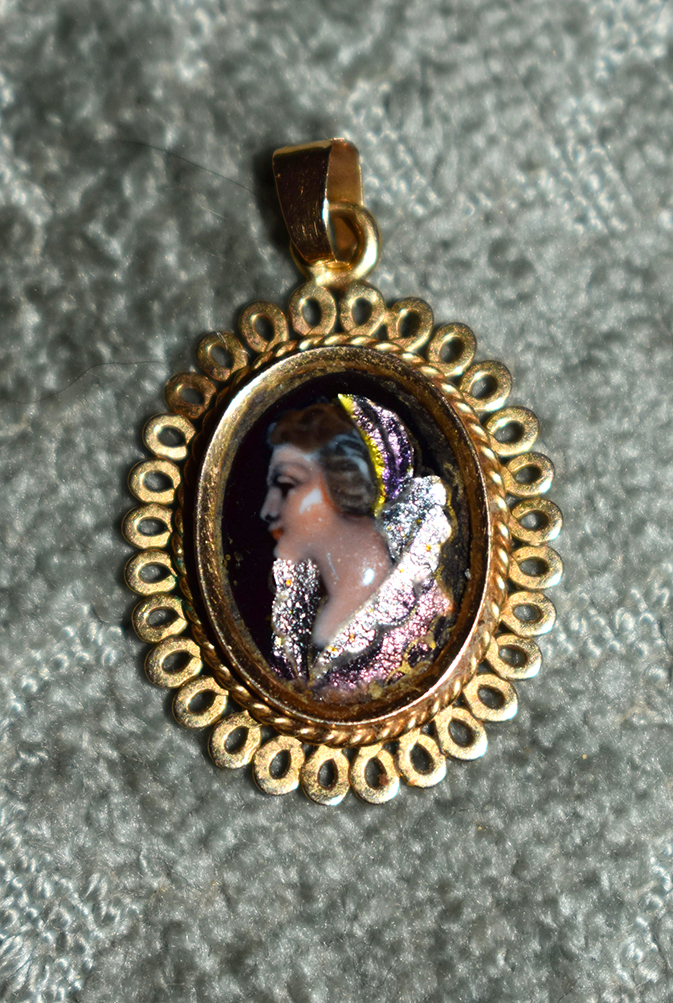 Gold Pendant And Limoges Email, Medallion, Decor Portrait Female-photo-3