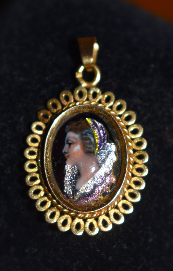 Gold Pendant And Limoges Email, Medallion, Decor Portrait Female-photo-2