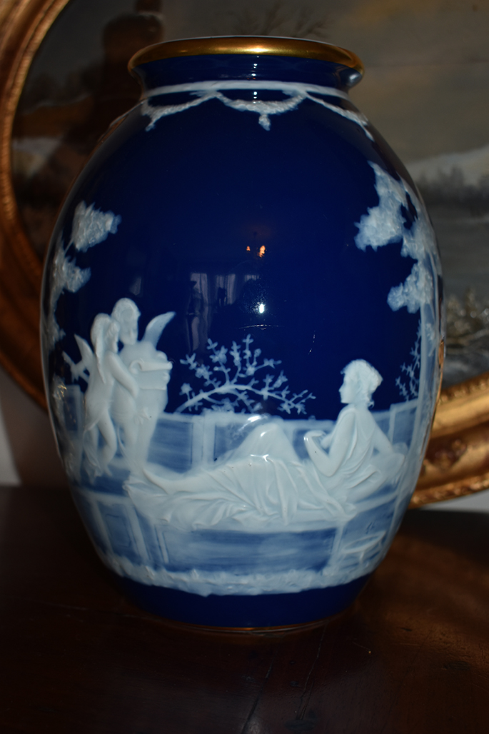 Vase en Porcelaine de Limoges, D&eacute;cor &agrave; l&#039;Antique, Sign&eacute; M. Chaufriasse-photo-3