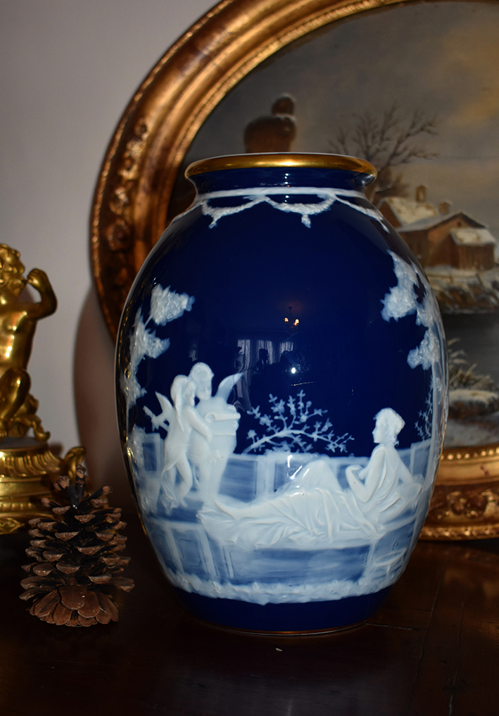 Vase en Porcelaine de Limoges, D&eacute;cor &agrave; l&#039;Antique, Sign&eacute; M. Chaufriasse-photo-7