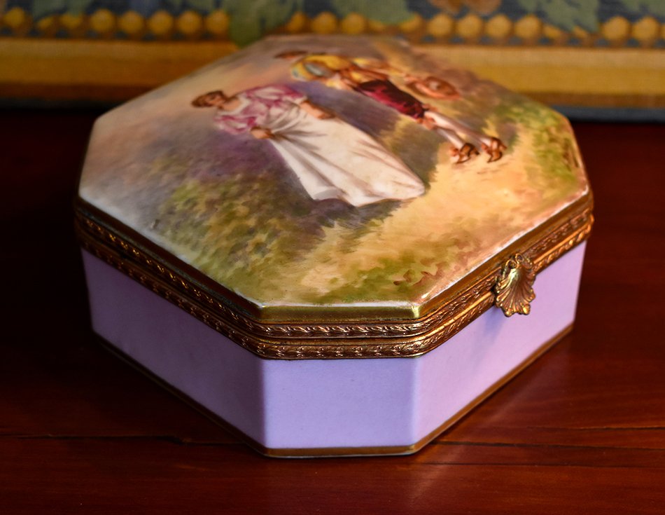 Large Limoges Porcelain Jewelry Box, Hand Painted Decor, Gallant Scene, Signed Dubois-photo-2