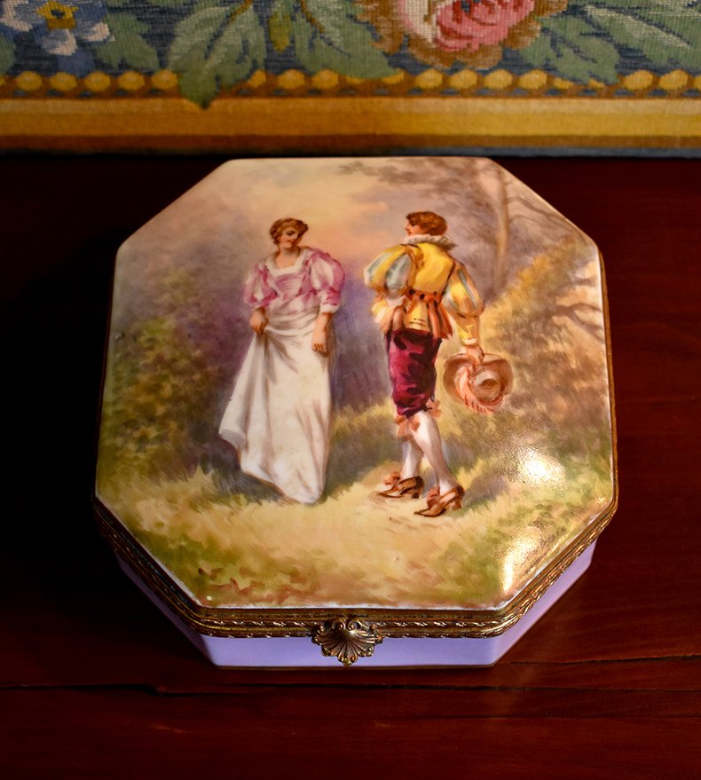 Large Limoges Porcelain Jewelry Box, Hand Painted Decor, Gallant Scene, Signed Dubois-photo-5