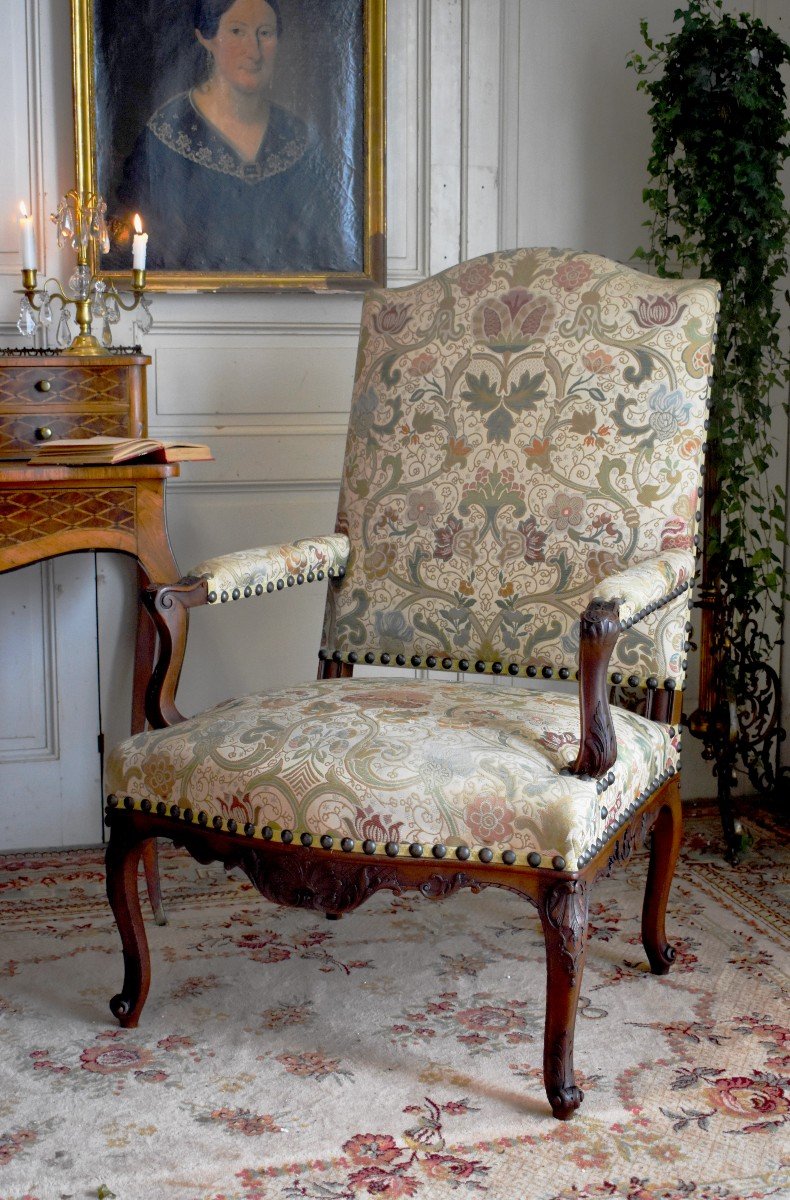 Grand Fauteuil De Style R&eacute;gence &agrave; Haut Dossier, Tissu &agrave; La Rose Tudor, Epoque XIX &egrave;me