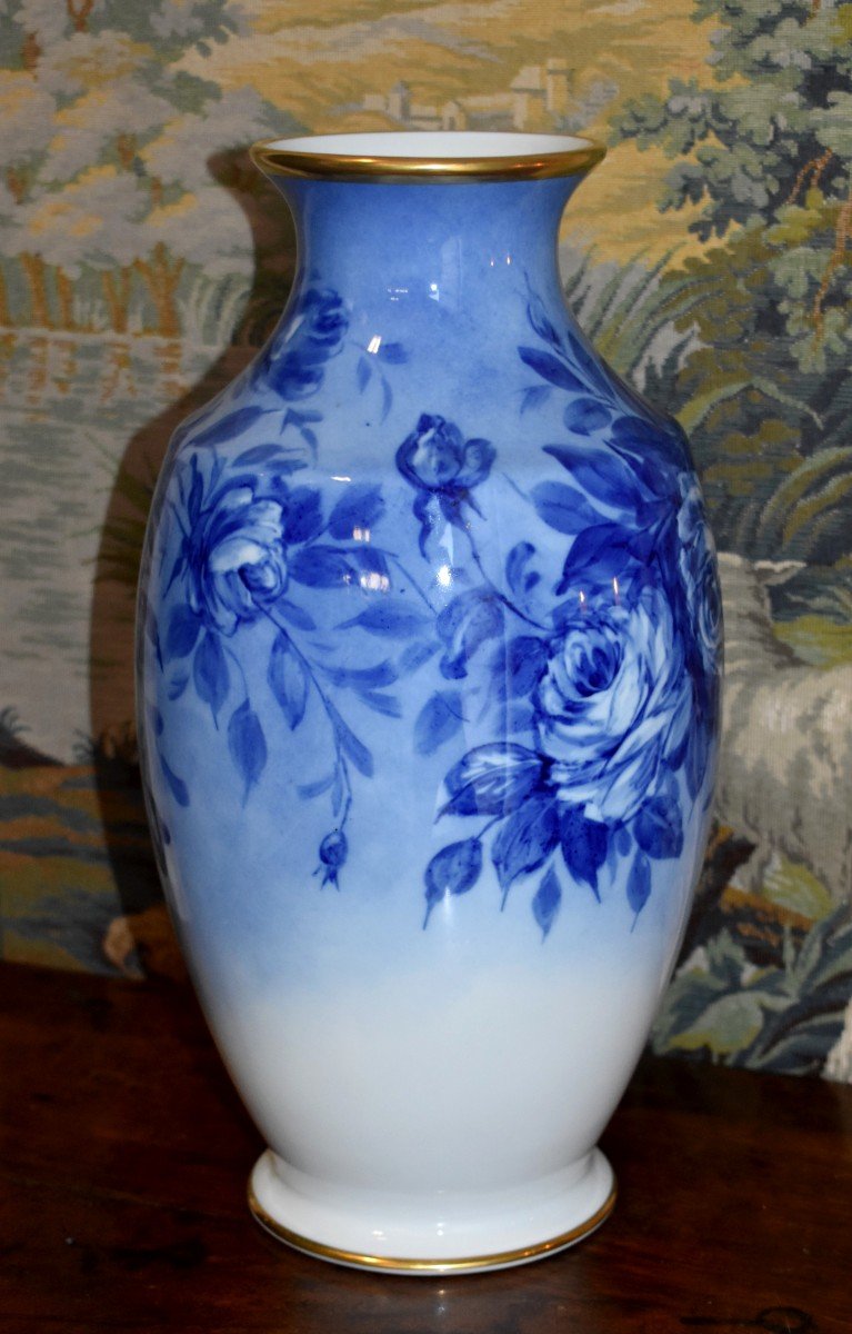 Grand Vase à Décor De Roses, Porcelaine De Limoges,   Camaïeu De Bleu Entièrement Peint Main-photo-3