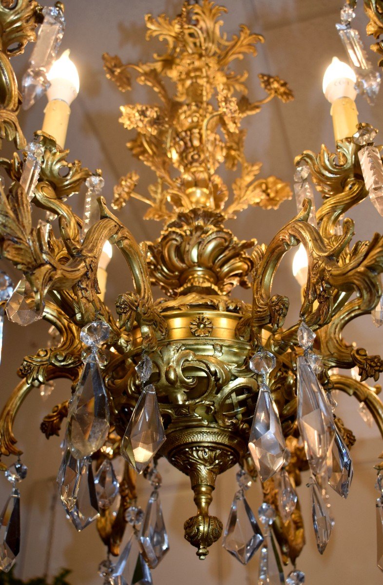 Grand Lustre Aux Fleurs Et Croisillons, 12 Bras De Lumi&egrave;re, Bronze Dor&eacute; Et Pampilles Cristal-photo-1