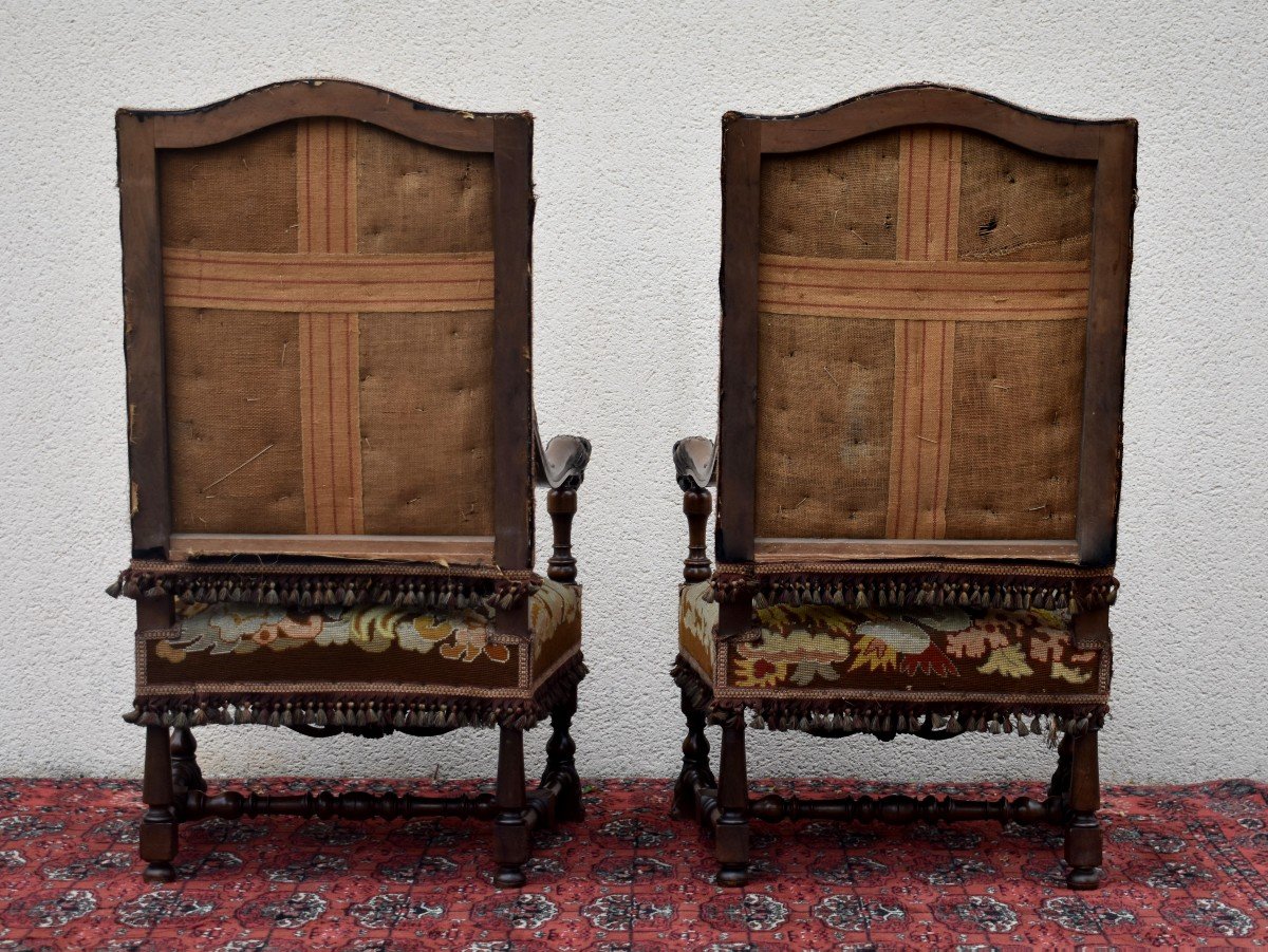 Pair Of Renaissance Style Armchairs, Lion Paws And Mufles, Small Dots Tapestry With Griffons-photo-7