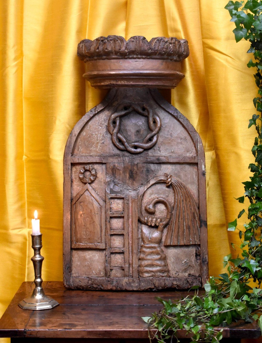 Woodwork Element Forming Coat Of Arms, Crown Woodwork Panel, Signboard-photo-2